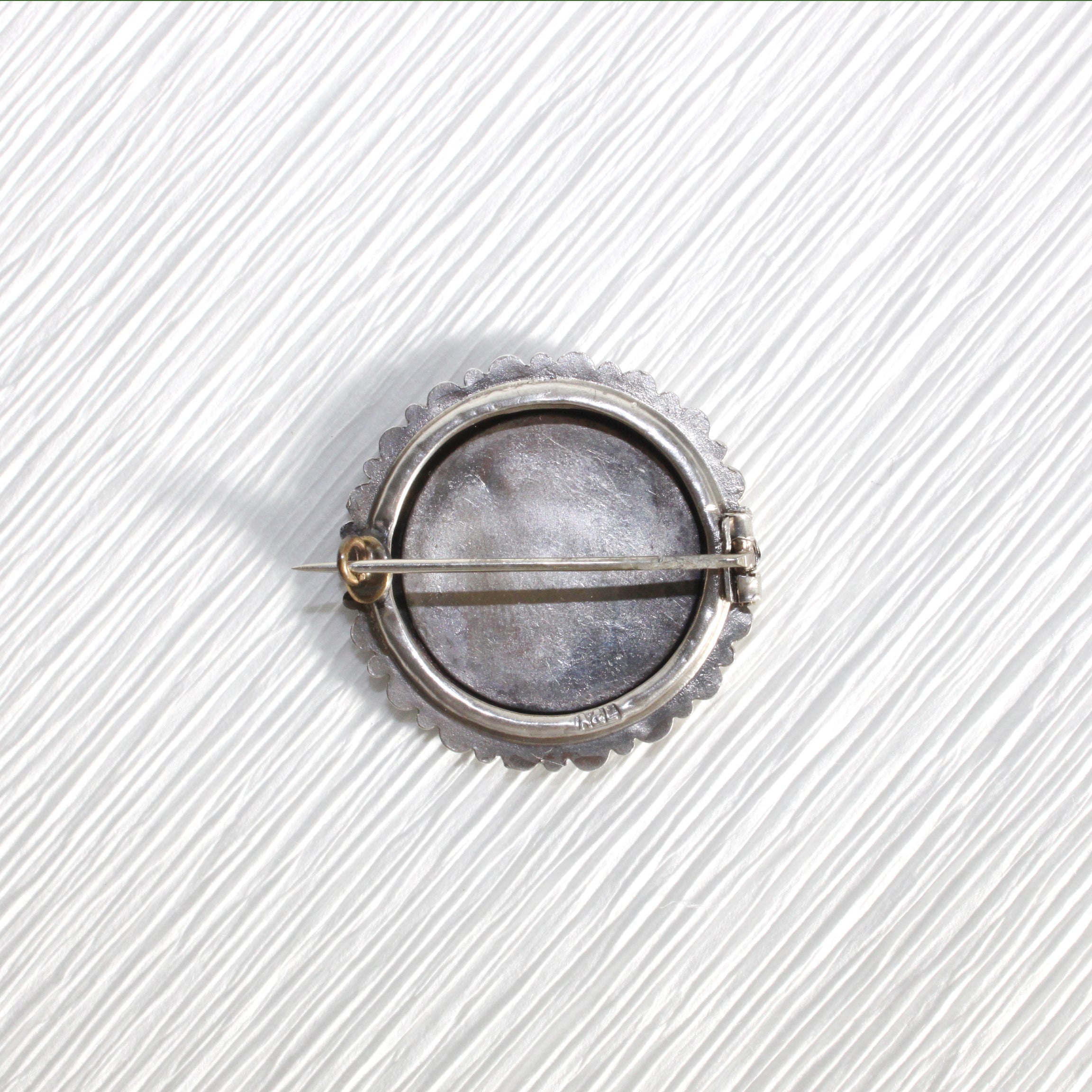 ヴィクトリアンシルバー 丸型フラワーブローチ – RITA antiques