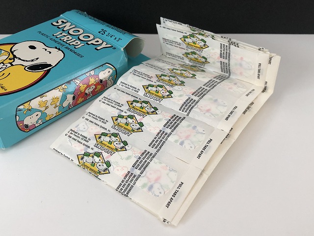 昭和レトロ SNOOPY スヌーピー 絆創膏 クリアケース入り【激レア