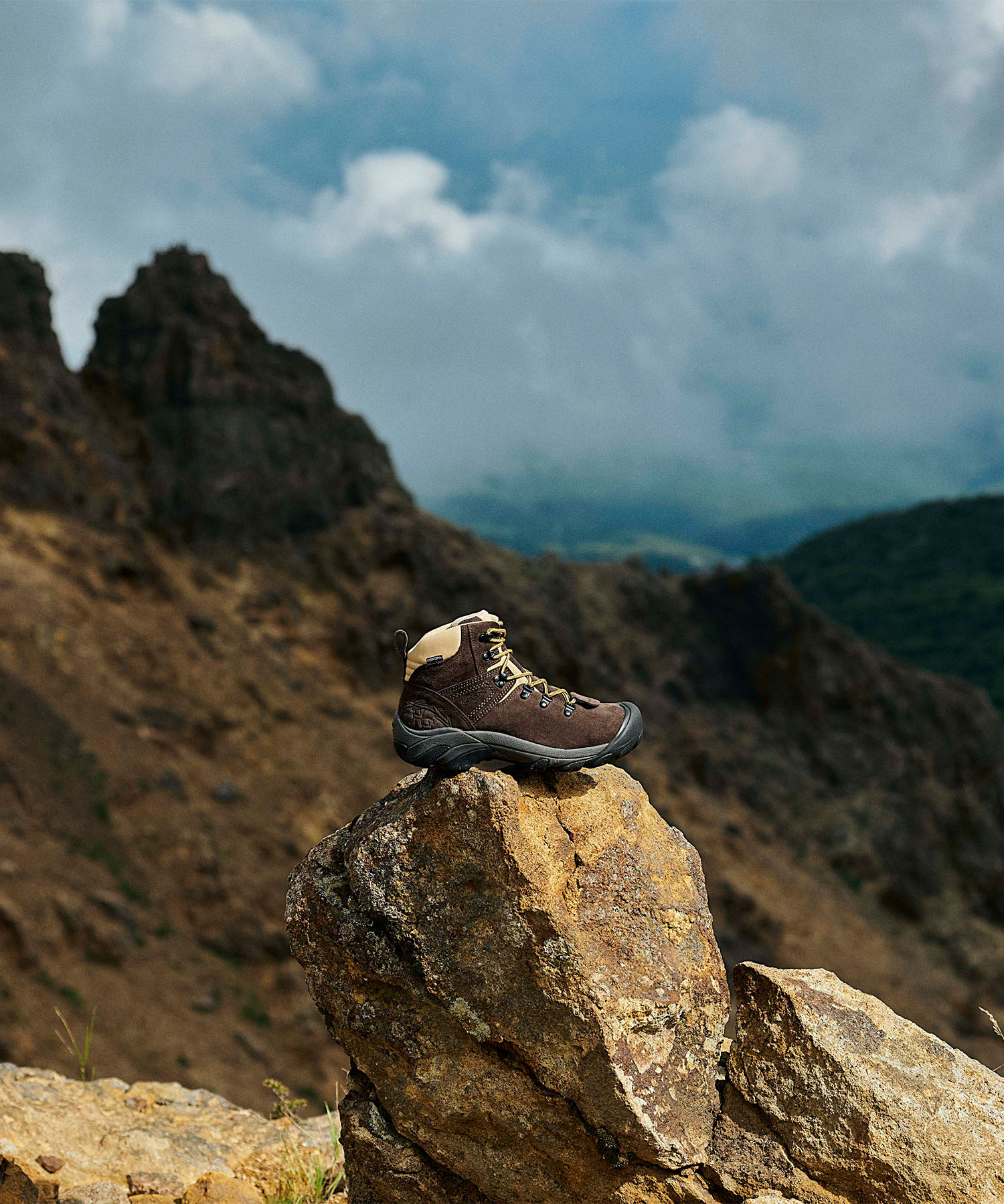 KEEN × Mountain Research Pyrenees / キーン x マウンテンリサーチ