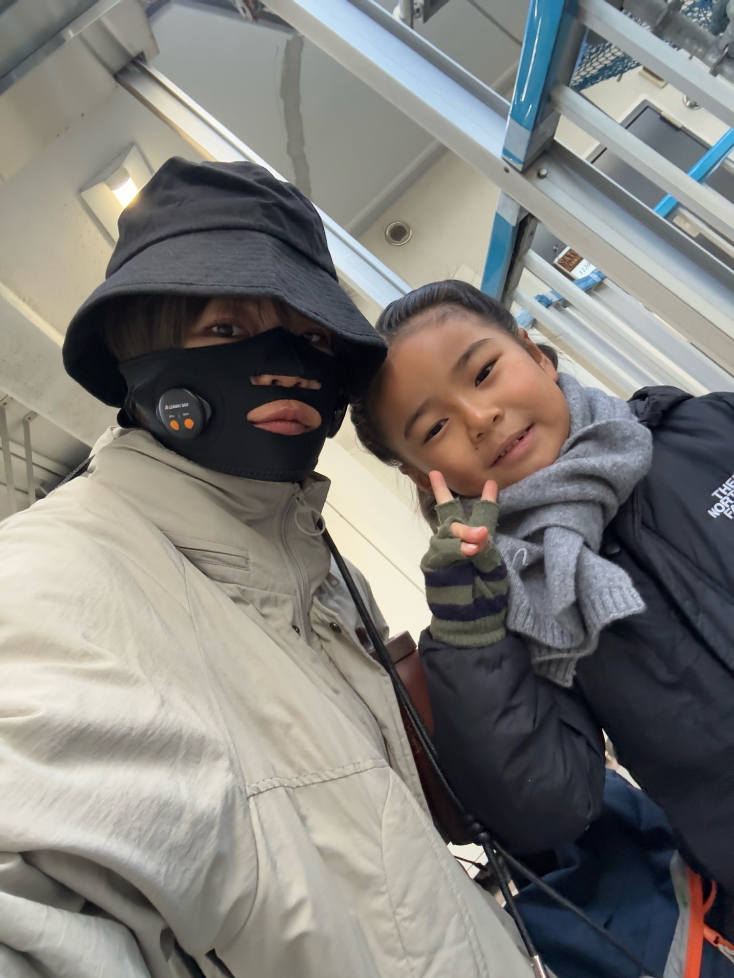 PLEASINGSAN プリージングサン 目元 ケア EMS LED 顔 専用 美顔器