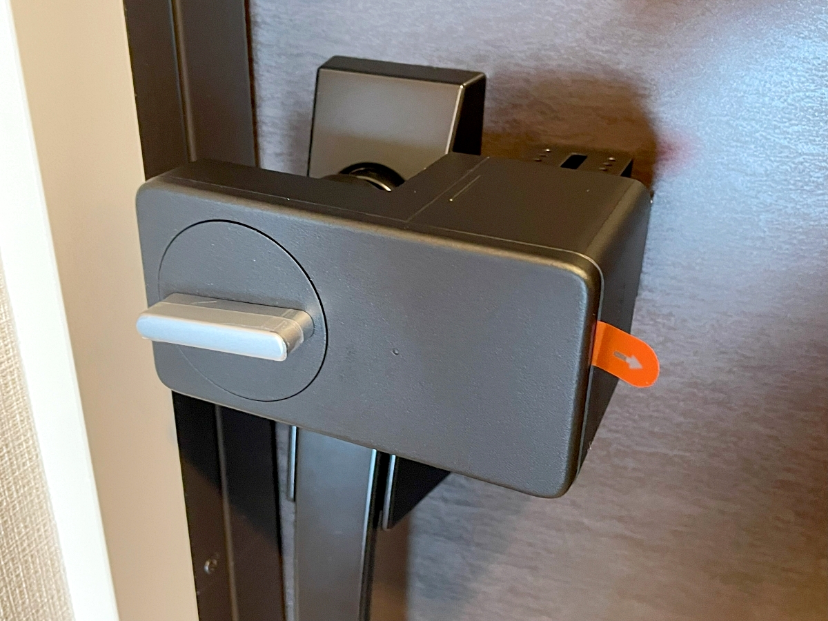 Amazon検証】鍵が2つの玄関ドアに、人気のSwitchBot「スマートロック