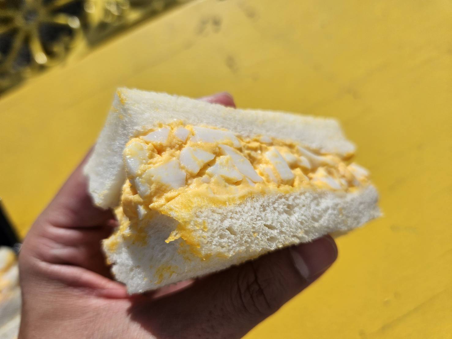 行列に並ばないと購入できない『玉子サンドの無人販売所』に行ってみた