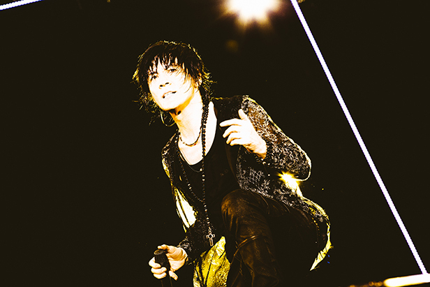 氷室京介、25周年ツアーファイナルの横浜スタジアム公演を収めたライヴ