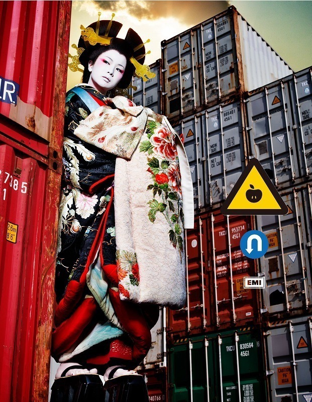 椎名林檎、初のセルフカバー集を5/27に発売＆レコ発ライヴを横浜と大阪