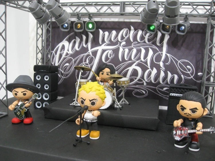 Pay money To my Pain、10周年記念ボックス＆完売のフィギュアの再販売