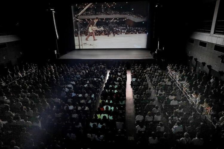 エレカシ「伝説」の渋公ライブ、大スクリーンで観る壮絶パフォーマンス