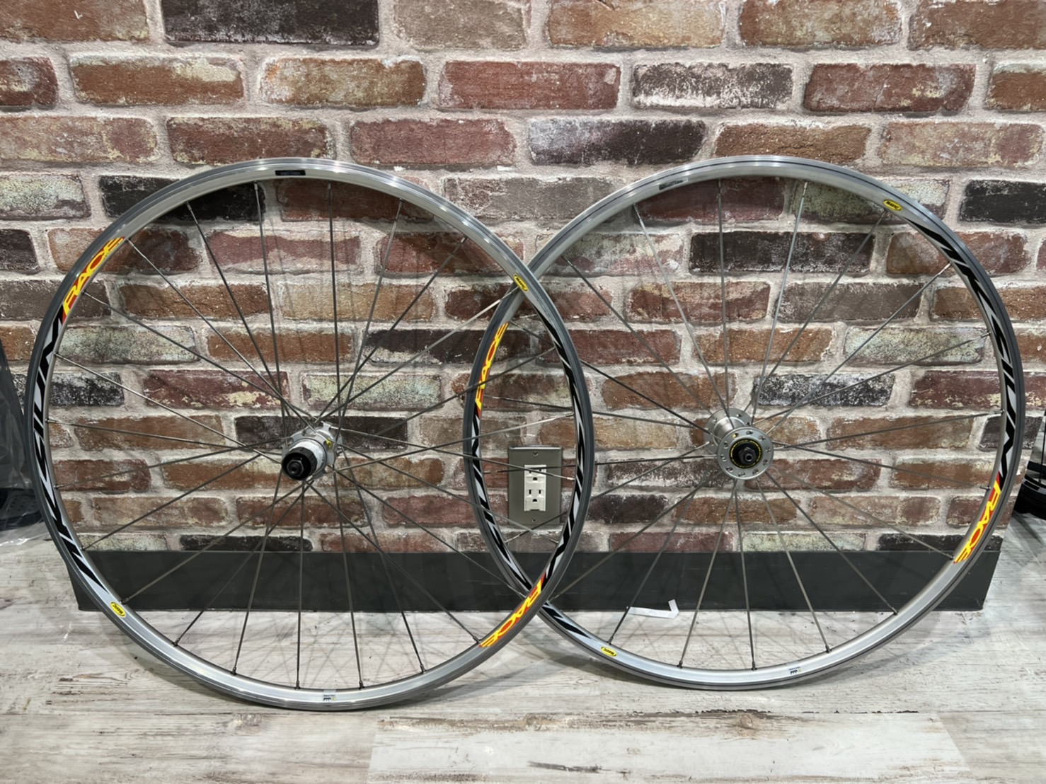 MAVIC ホイールセット AKSIUM RACE｜高額買取のロードバイクカウマン