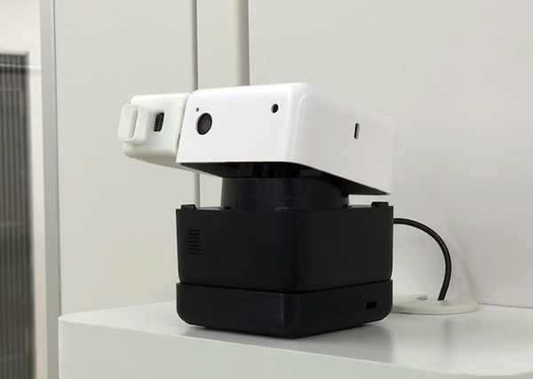 顔認証で受付を無人化 AIアシスタント「PLEN Cube」に壁掛けタイプも