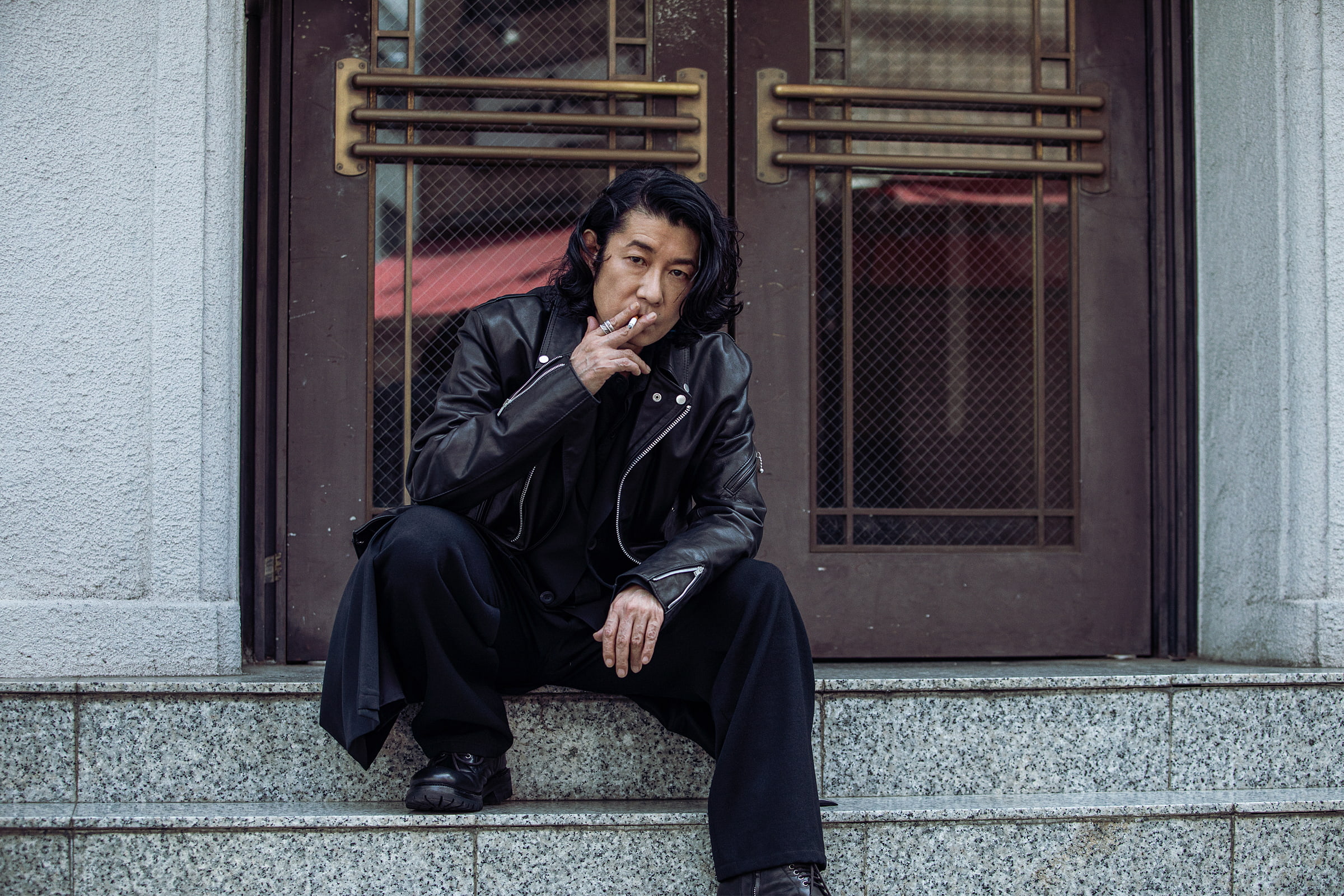 永瀬正敏が共鳴する、JAMES GROSEの美学―40年の時を経て復活を遂げた