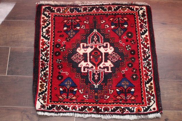 送料無料】シラーズ絨毯 トライバルラグ（56×62cm） 43