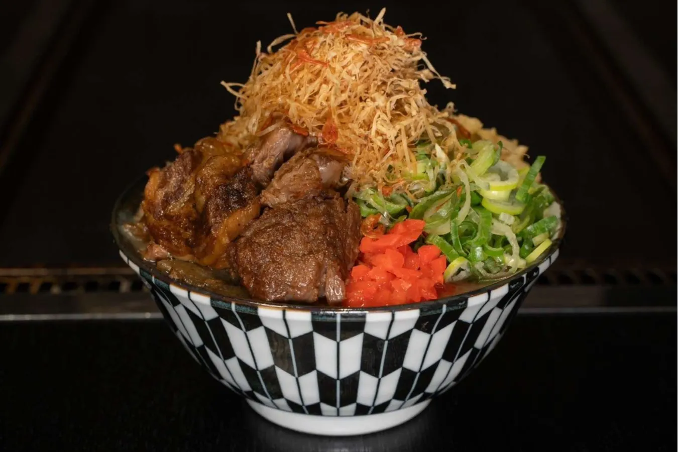 土俵”があるもんじゃ専門店！？東京スカイツリー前に「もんじゃ伝次