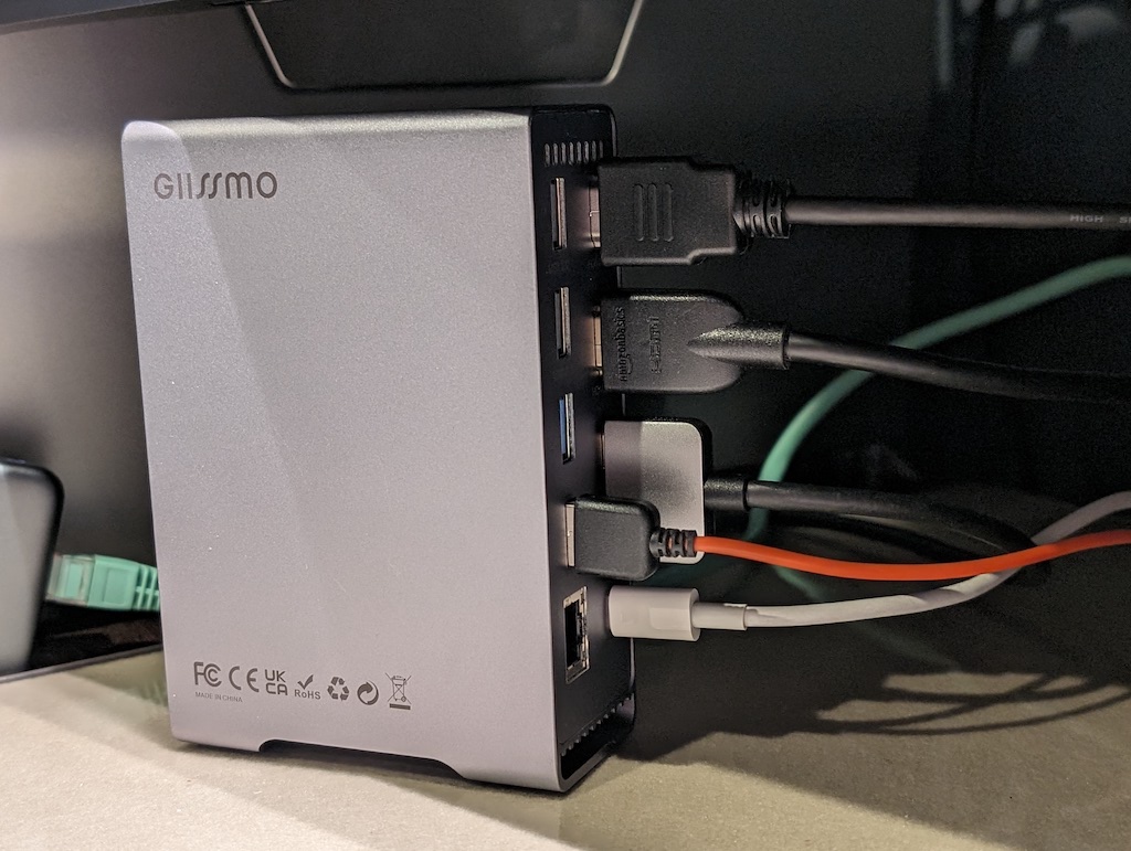 MacBook Proクラムシェルモードを使う上での機器の相性問題（GIISSMO