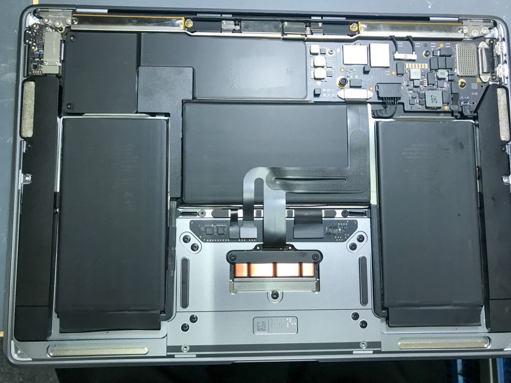 MacBook Air (M1, 2020) 電源が入らないロジックボード修理 - パソコン