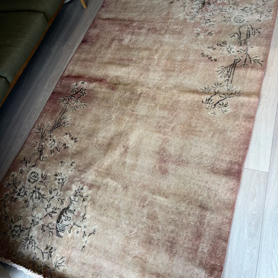 一点物ビンテージラグ（トルコ、アナトリア）花柄ラグ138 x 242 cm