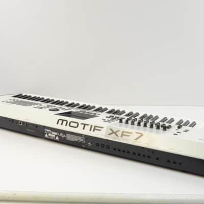Yamaha MOTIF XF7 76-Key Music Workstation Special Edition White w