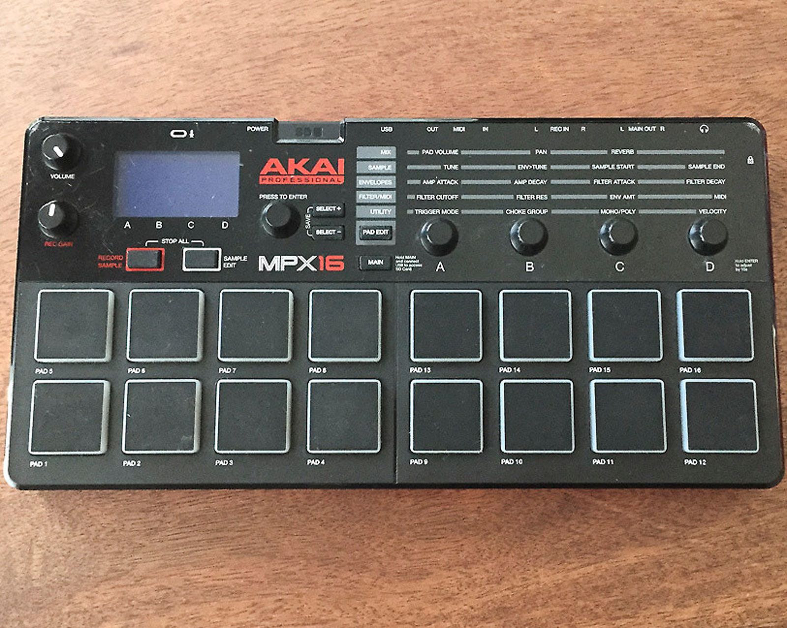 Akai MPX16 Sampler with 16 Pads | Reverb