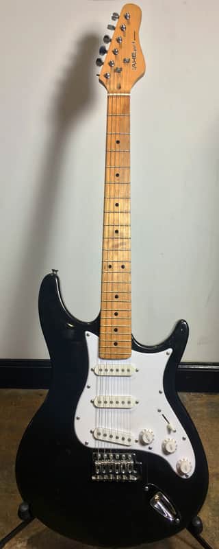 BEHRINGER IAXE 393 ベリンガー ストラトタイプ BEHRINGER IAXE 393