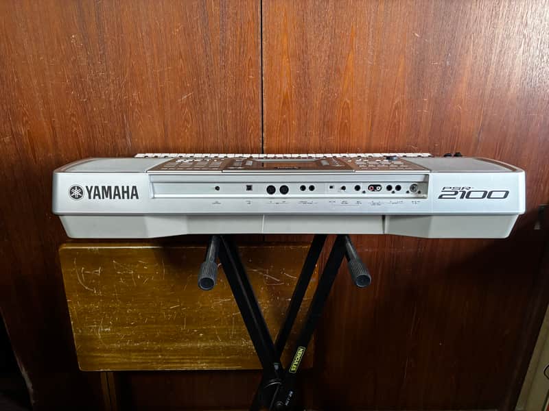 Yamaha PSR-2100 61-key PORTATONE Electric Keyboard w/ bag power