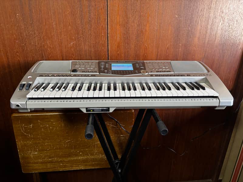 Yamaha PSR-2100 61-key PORTATONE Electric Keyboard w/ bag power