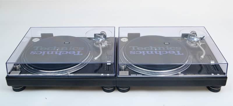 2 RARE TECHNICS SL-1200 MK5G In Excellent Condition w/ Original