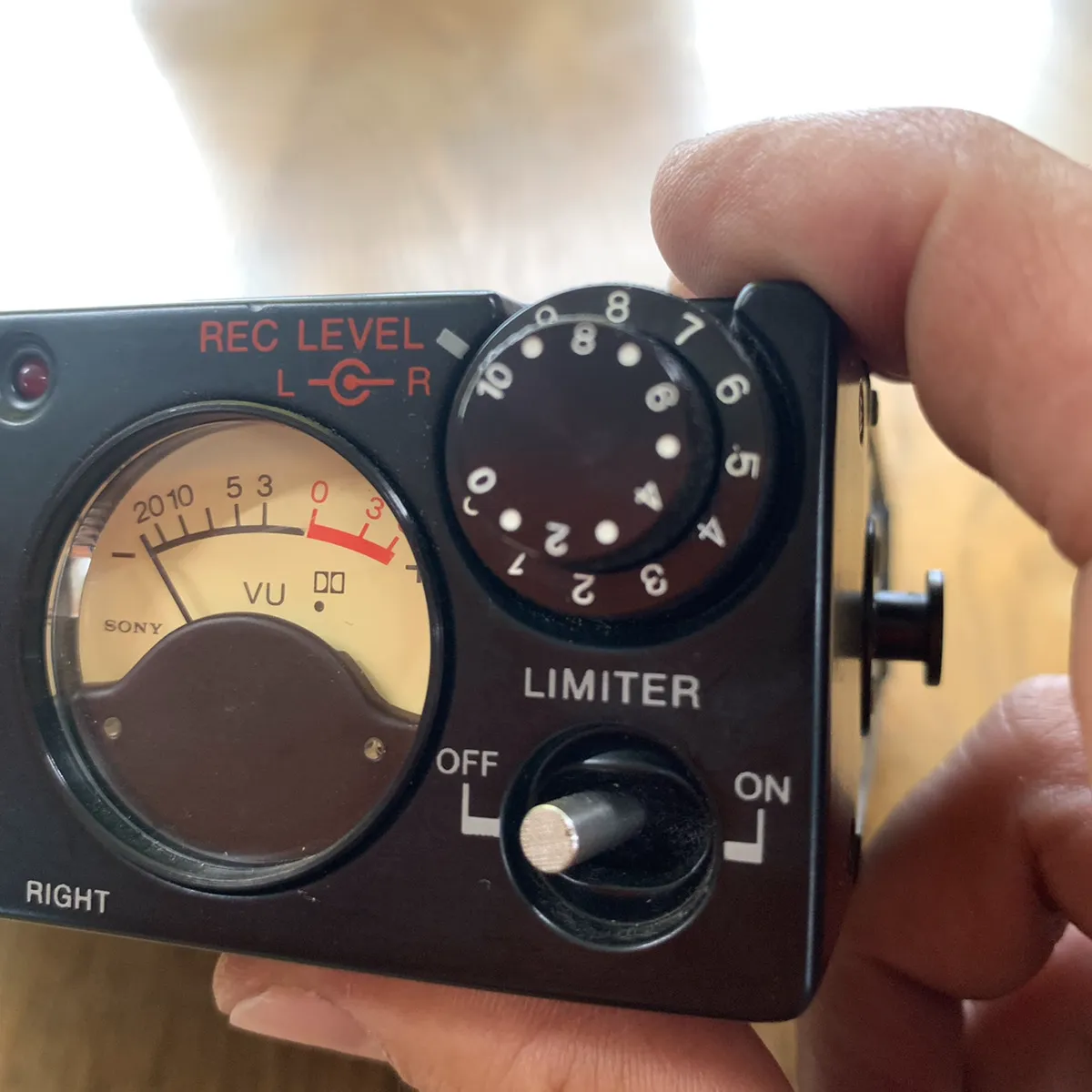 宅配買取】ポータブルと呼ぶには大きすぎる⁉ カセットデンスケ”D5M”を