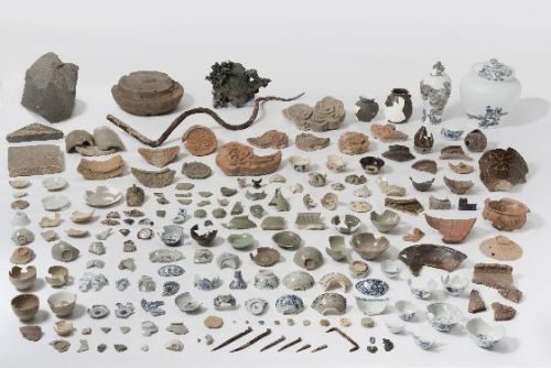 首里城正殿跡から発掘された500点を展示 きょうから埋文センターで出土品展