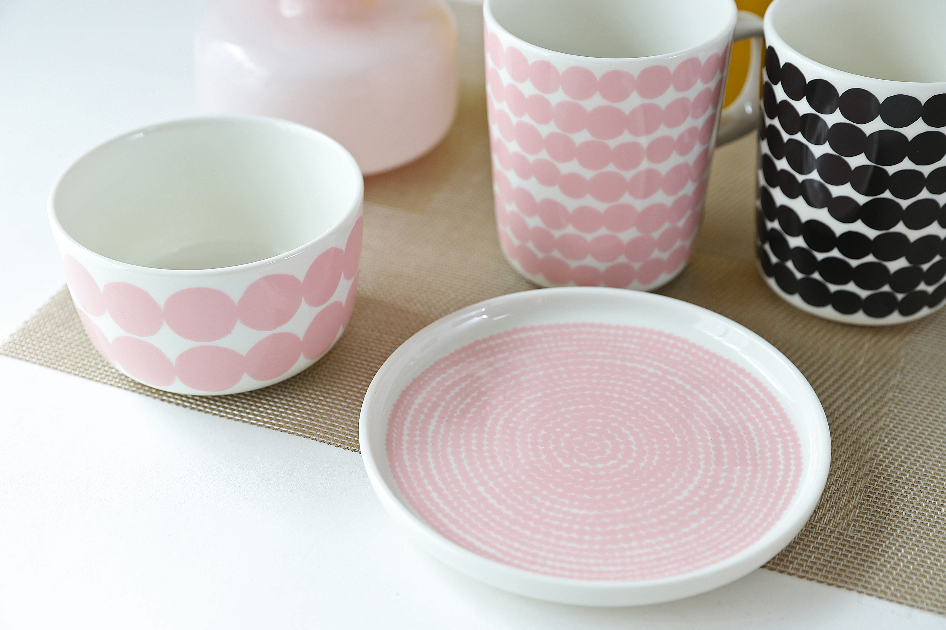 マリメッコ プレート13cm ラシイマット／ピンク｜北欧モダンデザイン広場