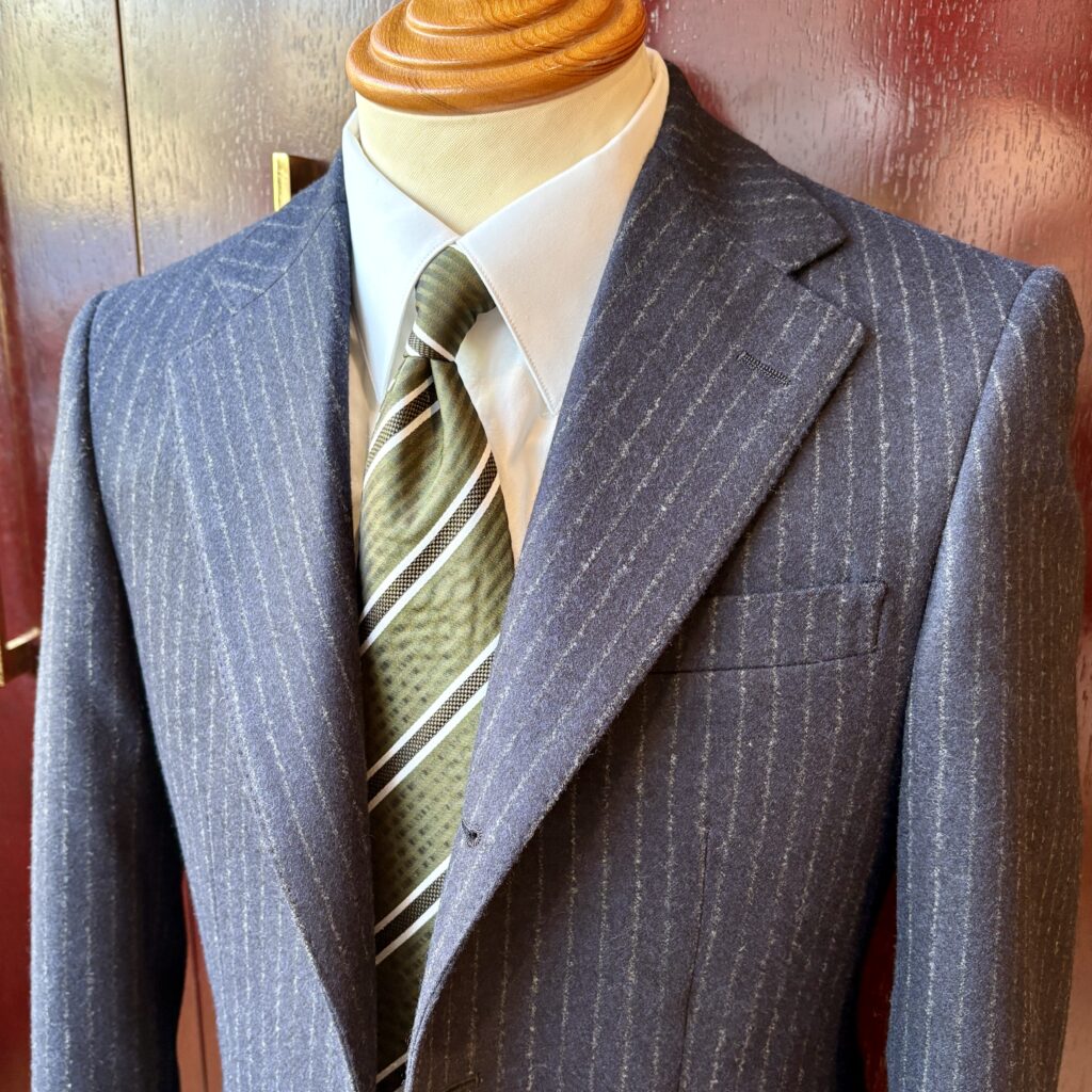 深みを纏う、英国フランネルスーツ【FOX BROTHERS】 ｜ 紳士服オーダー