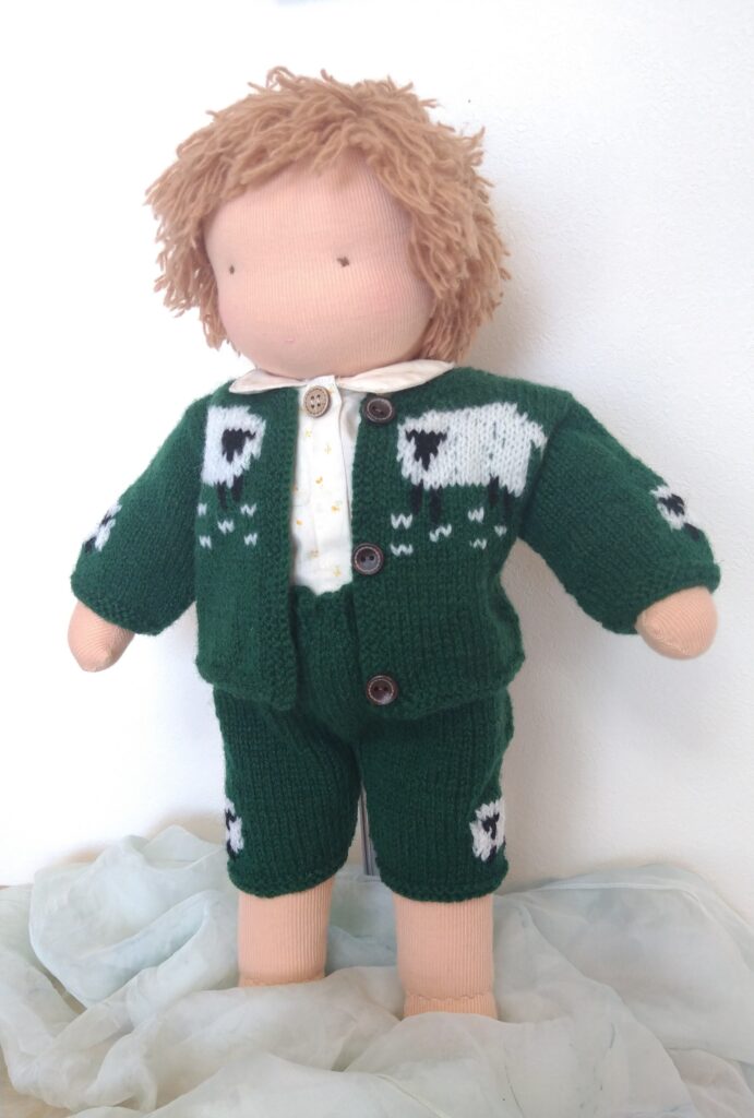 ウォルドルフ人形C体用ニット服「ロッタちゃんのひつじの編み込み