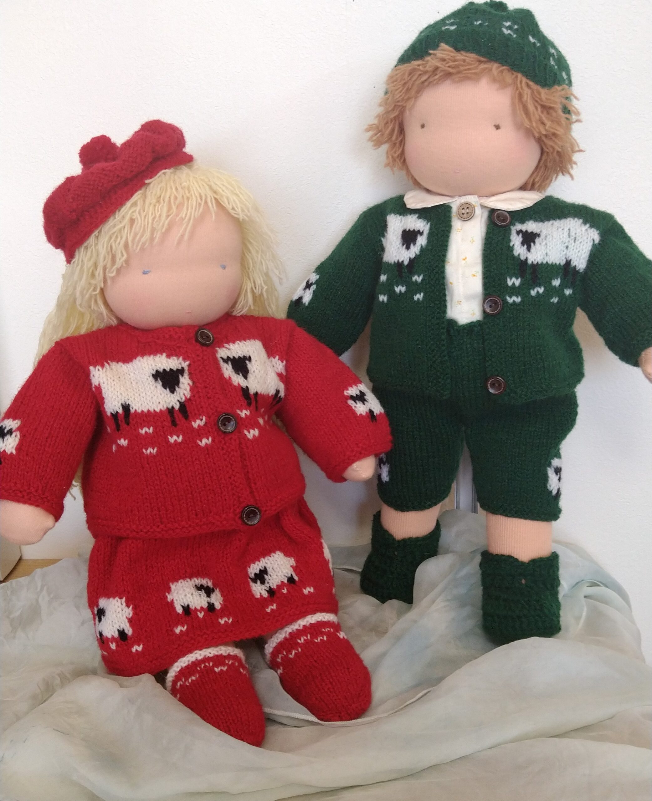 ウォルドルフ人形C体用ニット服「ロッタちゃんのひつじの編み込み