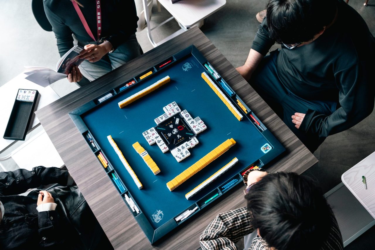 待望の「雀魂手積み麻雀セット」誕生！Yostar社員の対局風景とともに