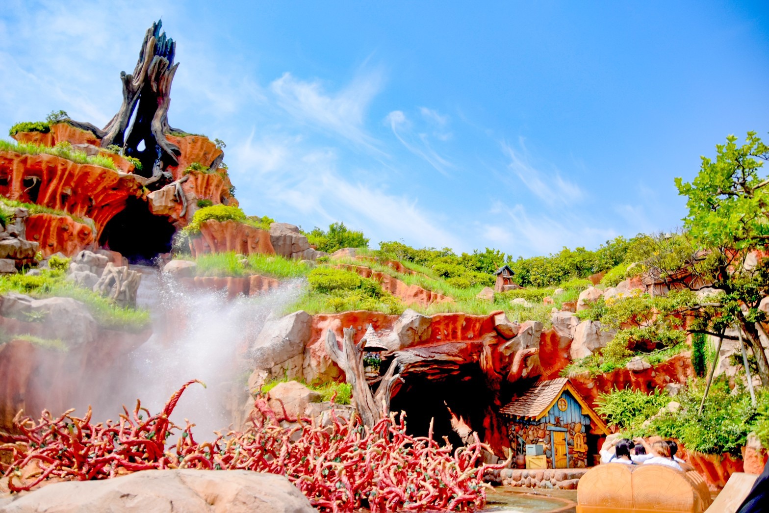 ディズニー】TDLの人気アトラクション「スプラッシュ・マウンテン