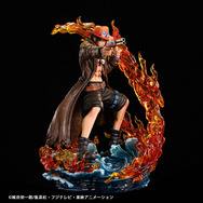 ワンピース」エースが約55cmのスタチューに！ 業火を纏い、銃を構える