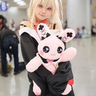 コスプレ】「にじさんじ」魔界ノりりむ、デビットを抱える姿が超