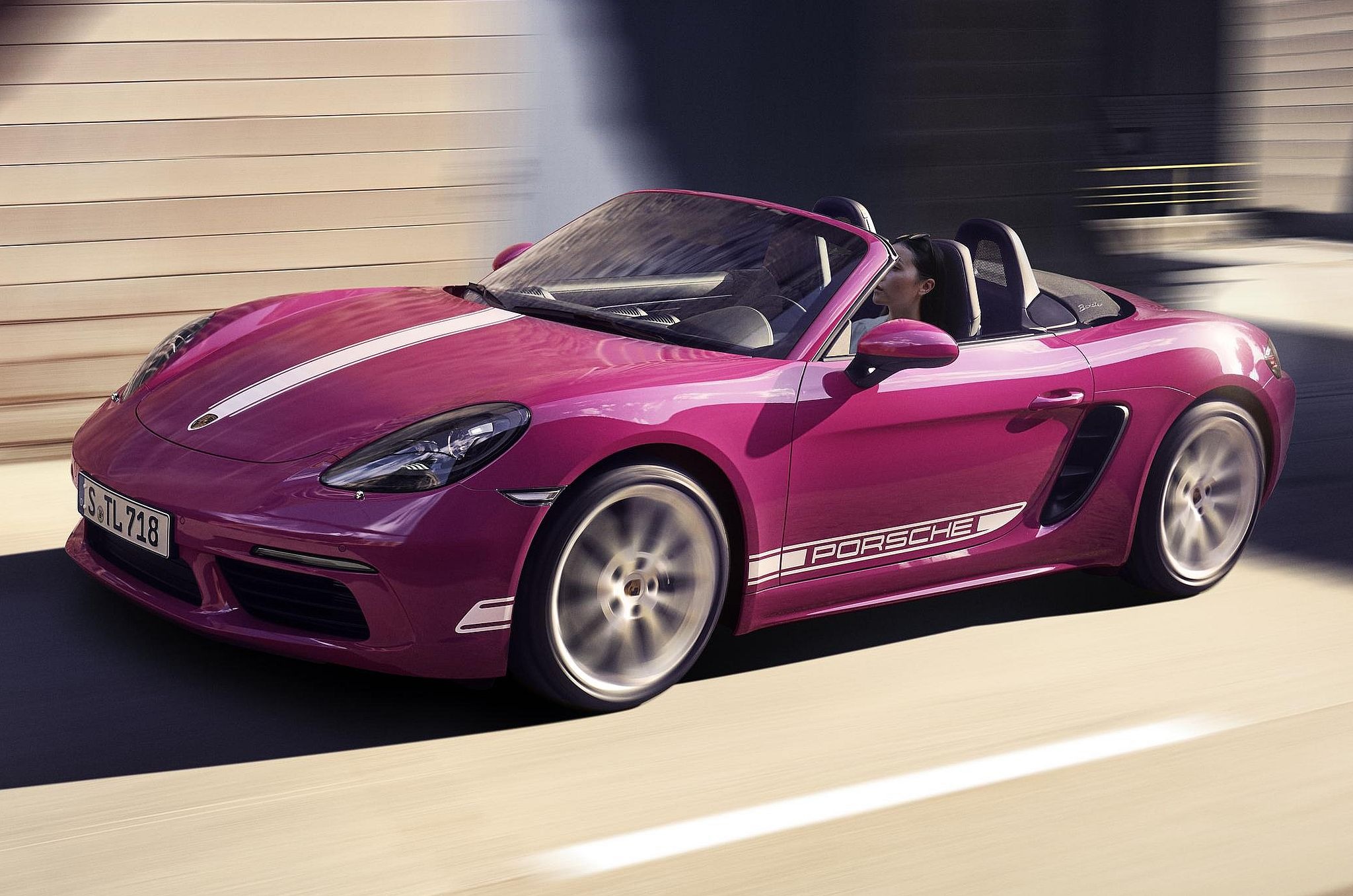 ポルシェ『718』、名車「911カレラ RS」のパープルで塗装…「スタイル