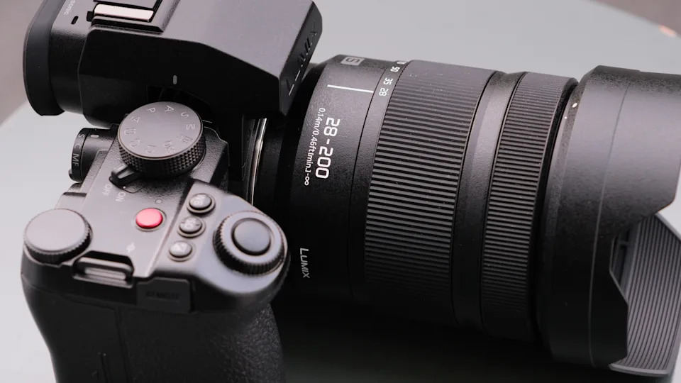 Panasonic Lumix S 28-200mm f/4-7.1 Macro O.I.S. review: the travel
