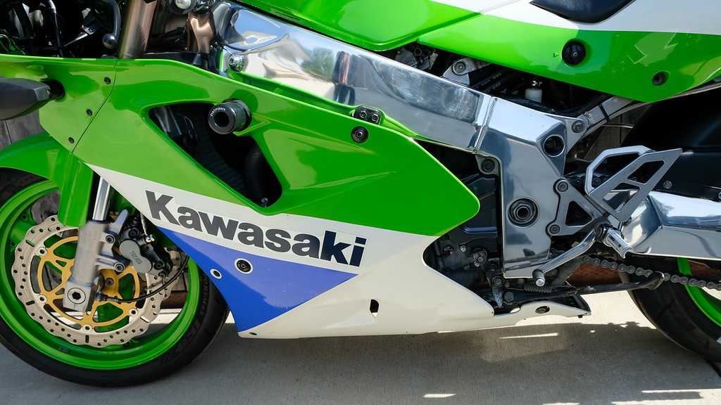 Vivacious '92 Kawasaki Ninja ZX-7 Pledges to Play Nice With Retro
