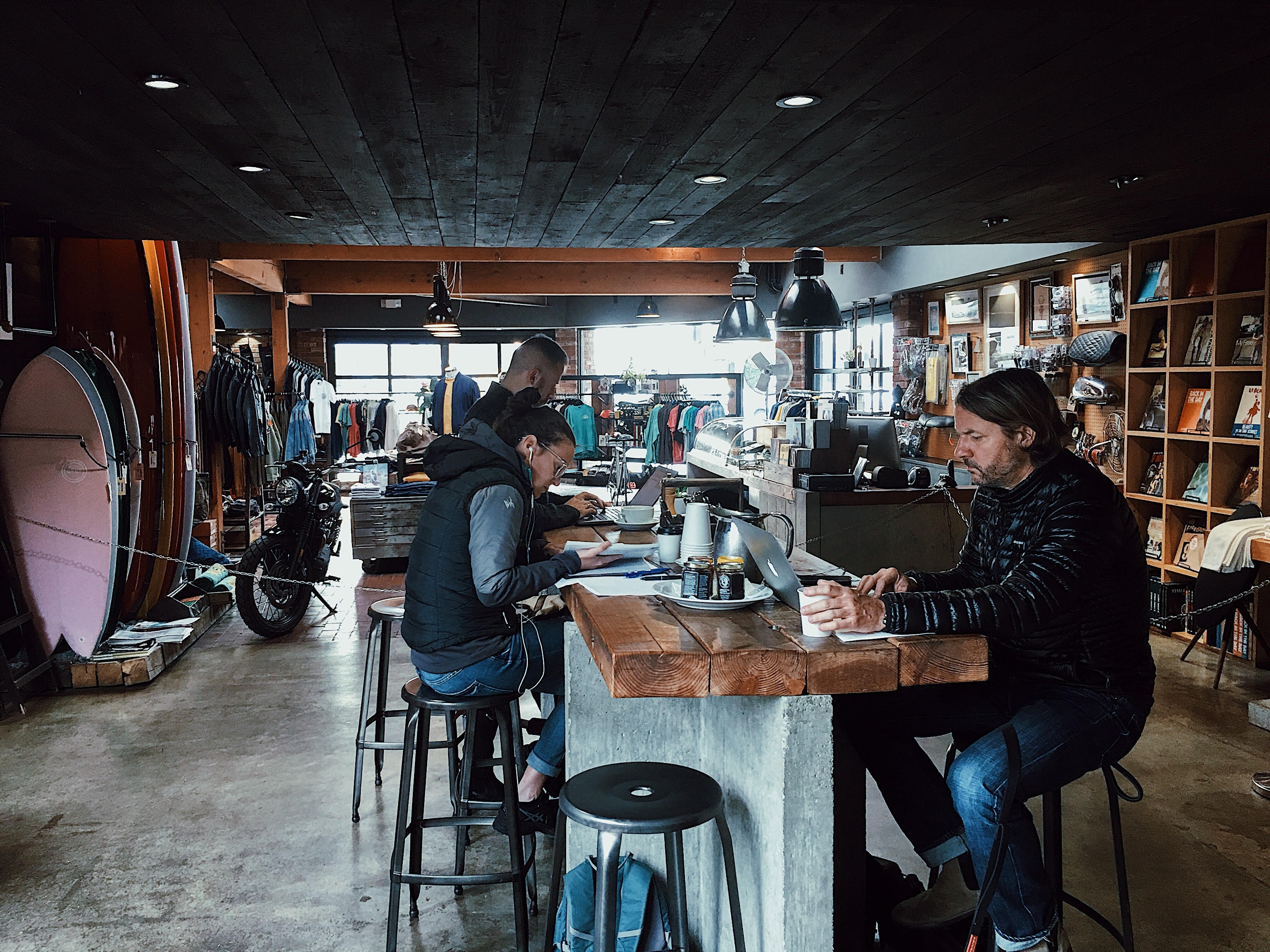 Deus Ex Machina California shop ディスプレイ額装 Deus Ex Machina