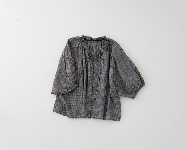 Limited item !】UpcycleLino ギンガムVネックフリルブラウス | ONLINE