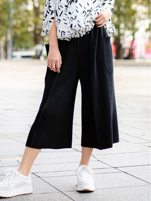 シャトル クロップドワイドパンツスタイル・ブラック | コーディネート