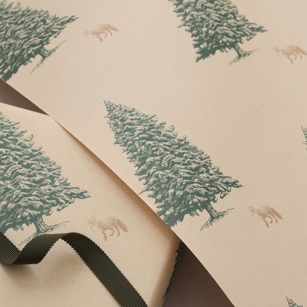 522×772 ラッピングペーパー もみの木ときつね 50g | 羽車公式サイト
