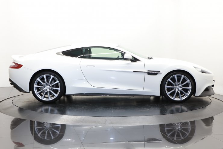 アストンマーティン ヴァンキッシュ クーペ タッチトロニック3