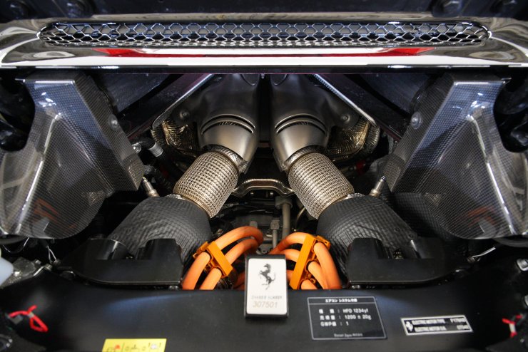 フェラーリ 296 GTS F1 DCT 走行250km ワンオーナー 左ハンドル 赤革