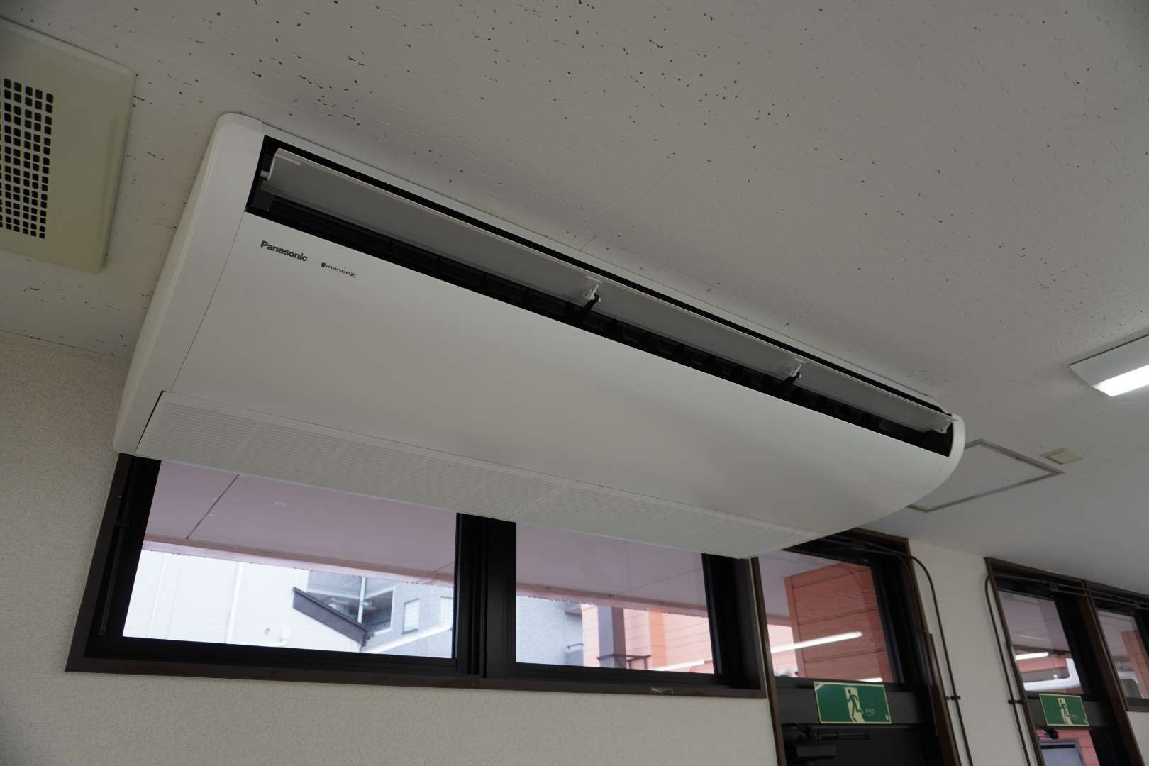 宮城県仙台市太白区 学習塾様 Panasonic 天吊型業務用エアコン取付工事