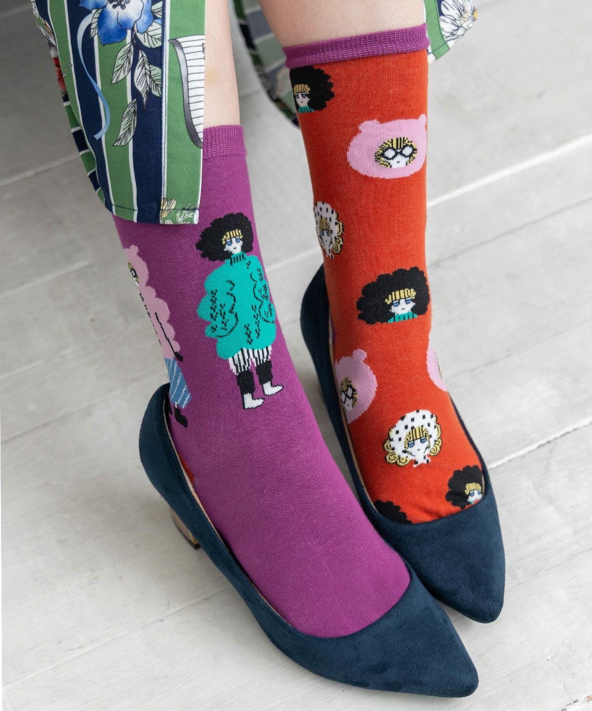 88M18803：スカラーちゃん左右異柄ソックスの通販-ScoLar