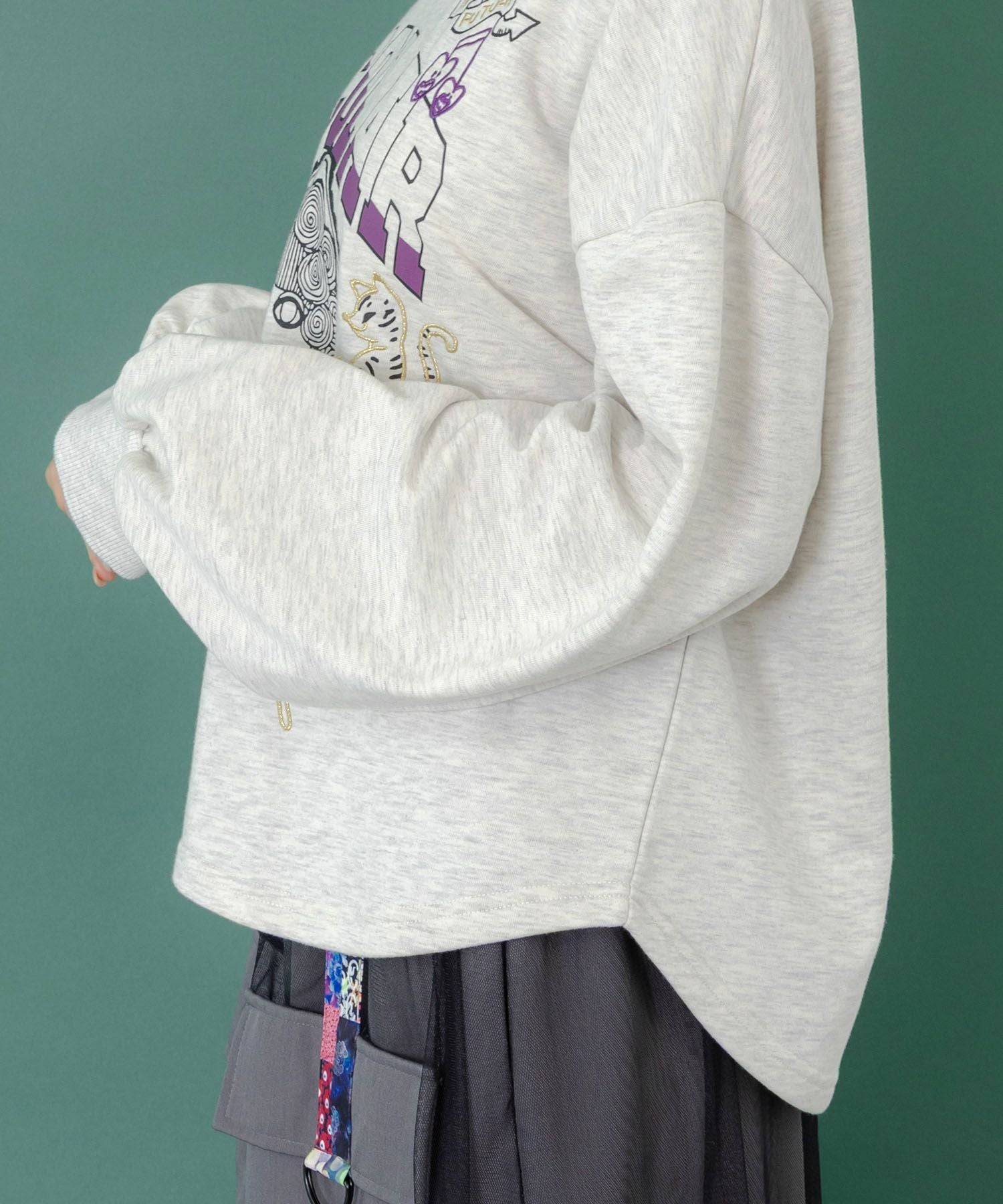 153698：スカラーちゃん×トラ×蝶刺繍 ミニ裏毛プルオーバーの通販-ScoLar