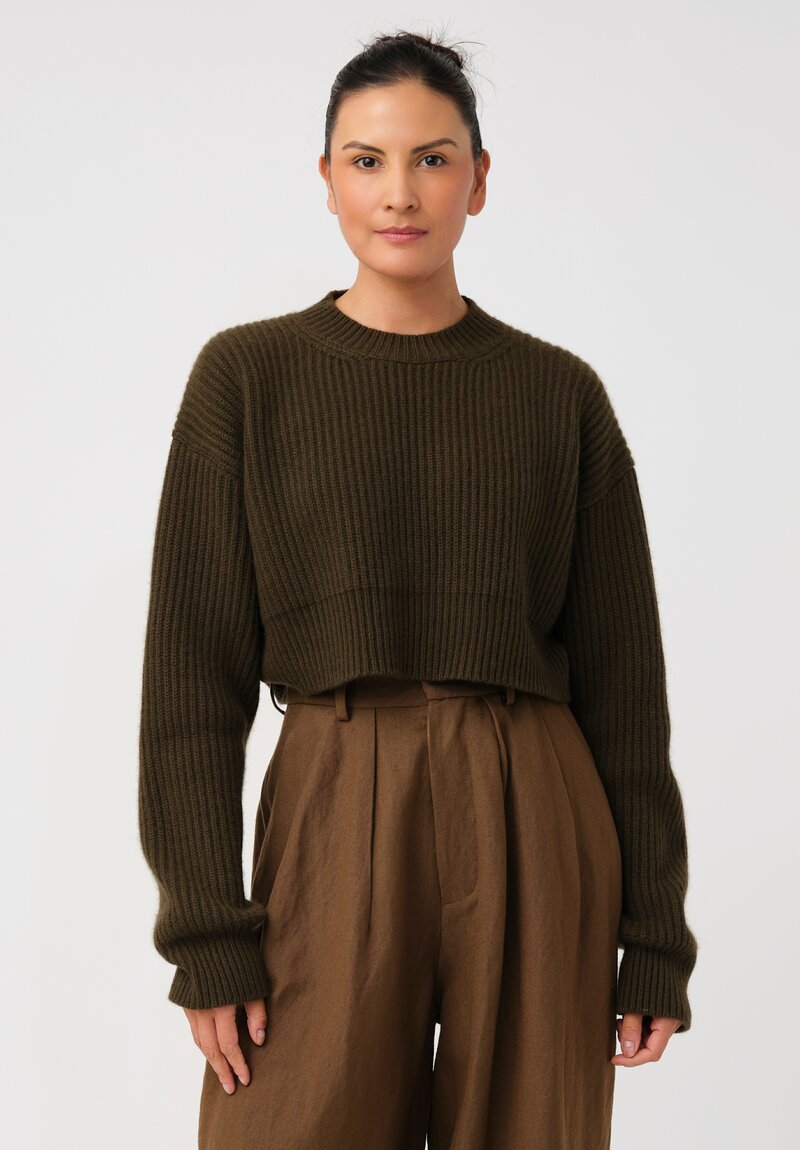 Uma Wang Cashmere Thick Ribbed Knit Cropped Pullover in Olive