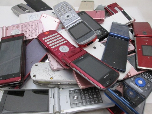 スマホに眠るレアメタルとは｜日本の都市鉱山の可能性を紹介！ | 三和鍍金