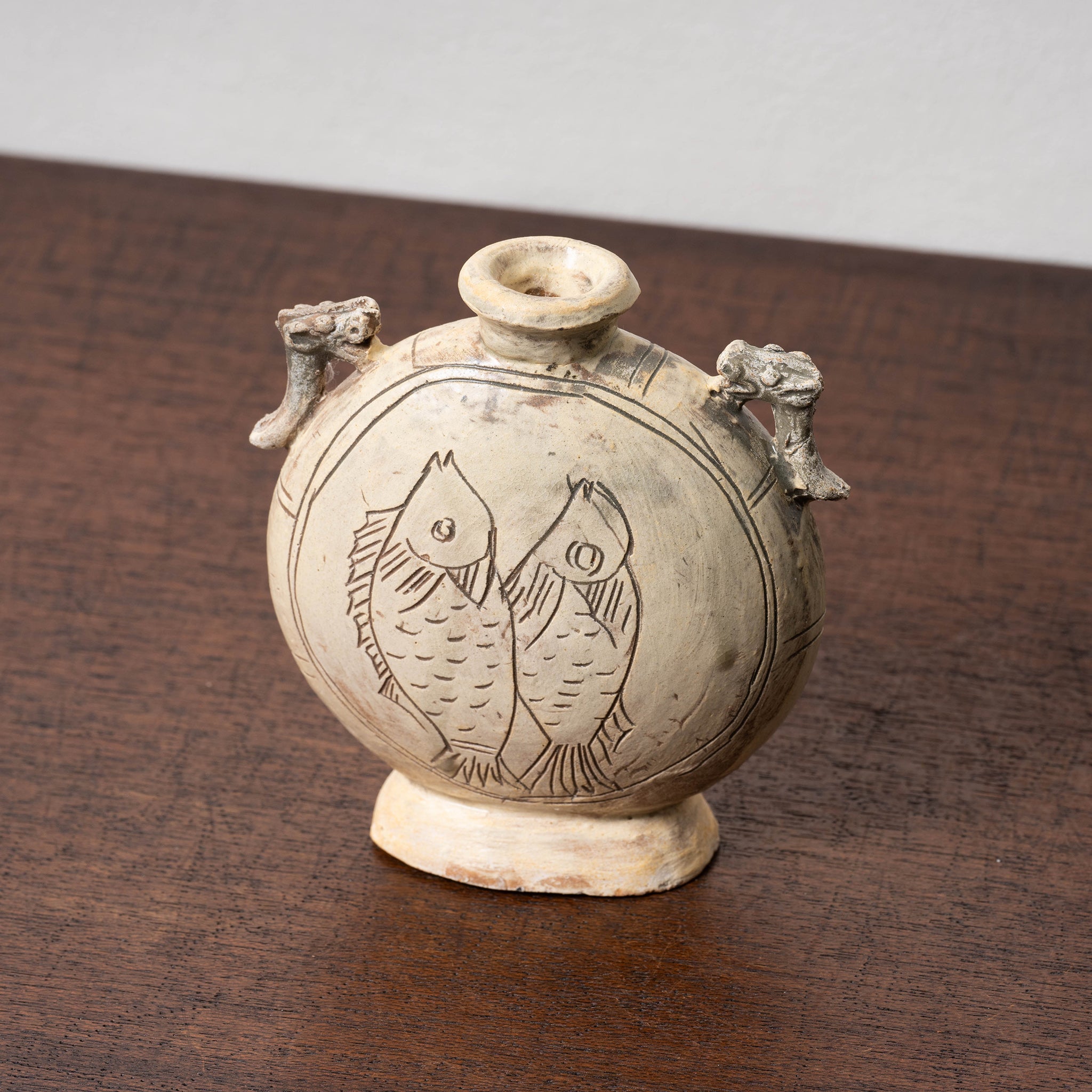 李朝 粉青沙器剥地魚文扁壺 – 燦禾 SANKA