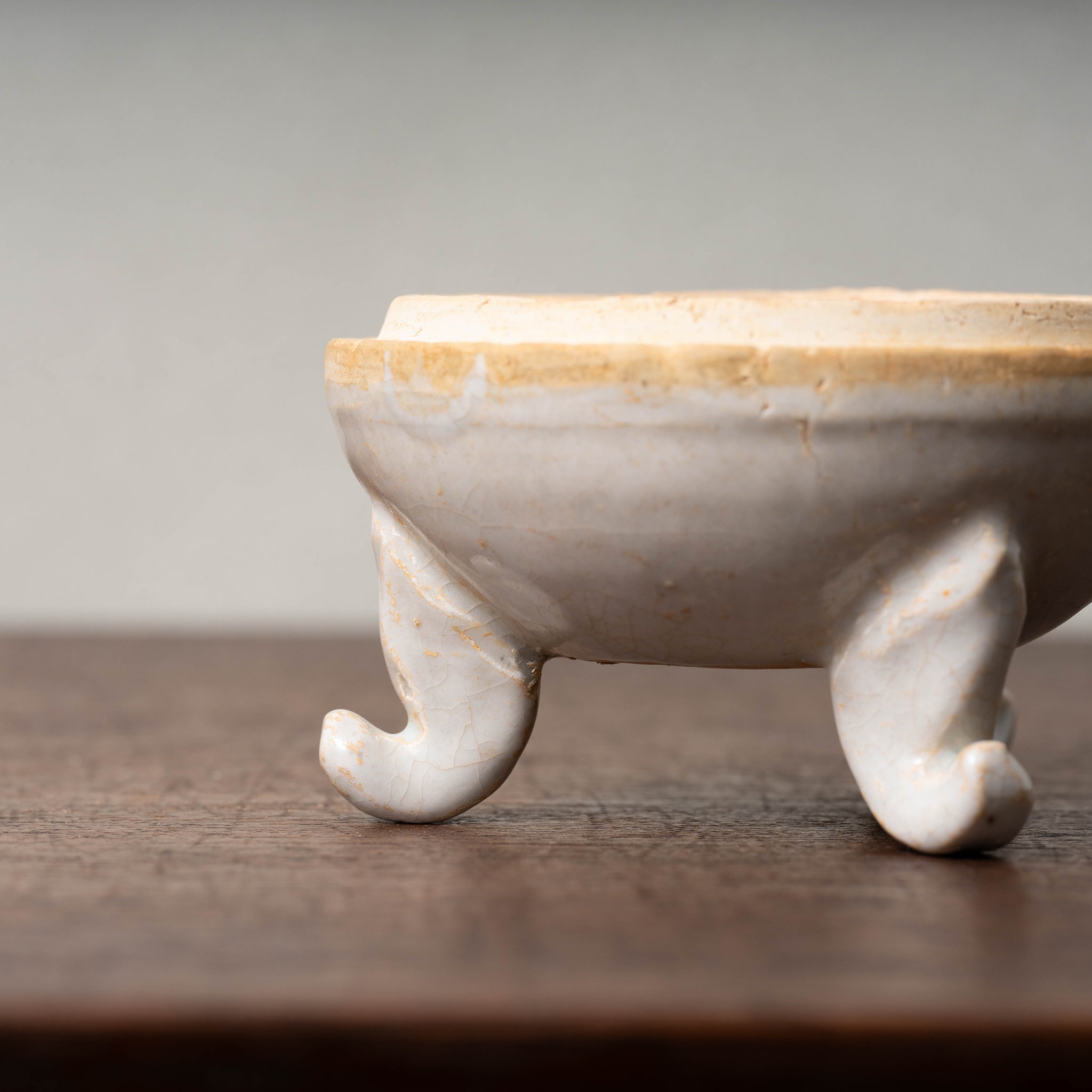 唐代 景徳鎮 白磁馬蓋付三足香炉 – 燦禾 SANKA